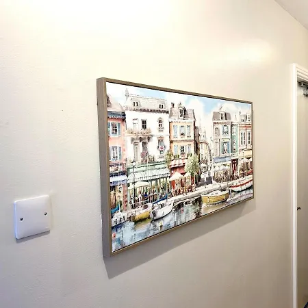 Appartement 2 Bedroom In Centre Sleeps 4 People
