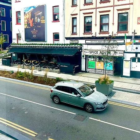 2 Bedroom In Centre Sleeps 4 People Appartement *